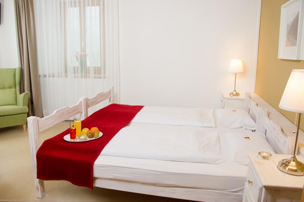 Hotel Veduta Cinuos-Chel Екстер'єр фото