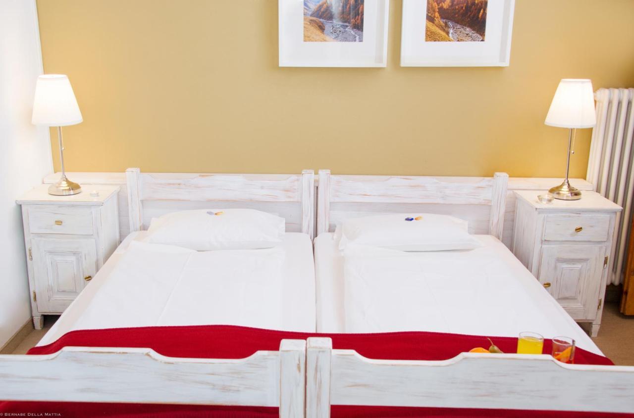 Hotel Veduta Cinuos-Chel Екстер'єр фото